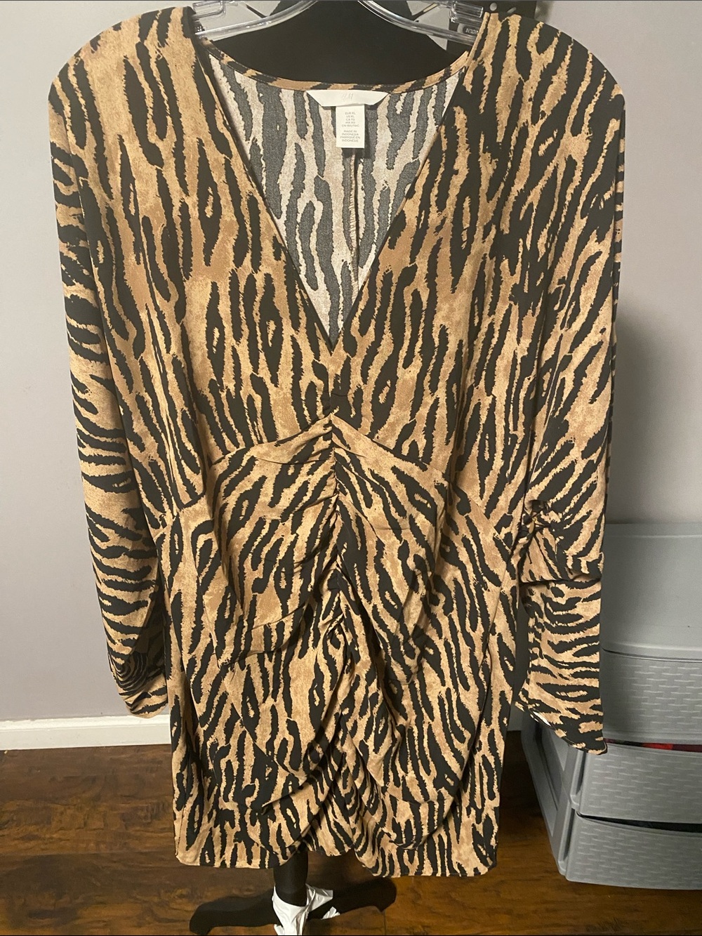 H&M Black & Tan Tiger-Print V-Neck Ruched Tunic